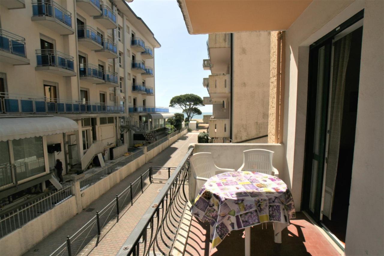 Апартаменты El Palmar Fronte Mare Лидо-ди-Езоло Экстерьер фото